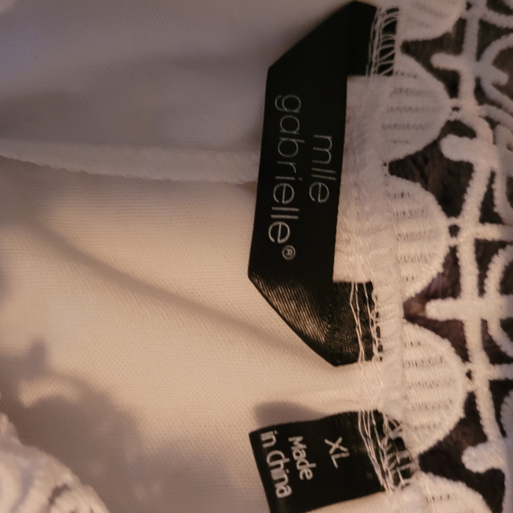 Mlle Gabrielle flowy white dress. - Picture 3 of 6